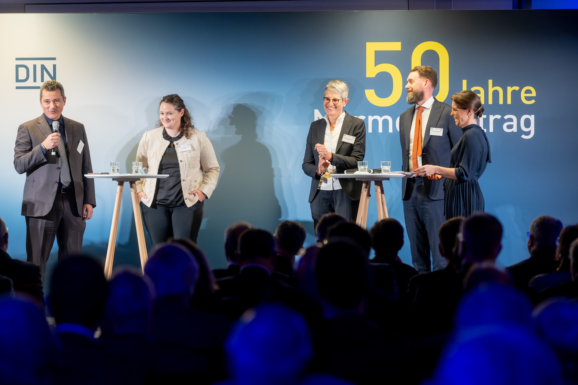 Paneldiskussion von Dr. Albert Dürr, Dr. Valerie Carl, Dr. Claudia Eggert, Stefan Meeusen und Moderatorin Isabelle Körner
