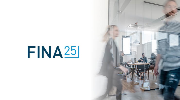 FINA25-Logo vor einer Bürosituation