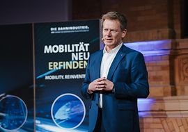 Herrn Lutz auf der Bühne vom VDB Neujahrsempfang 2024