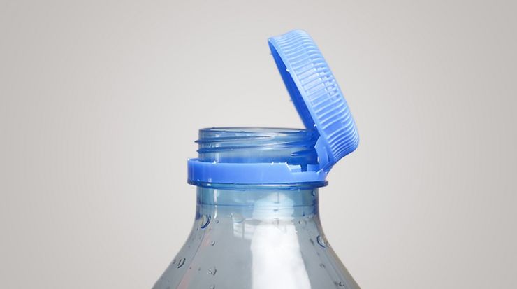 Plastikverschluss an PET-Trinkflasche