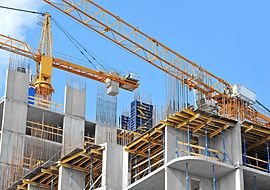 Blick auf eine Baustelle eines Wohnungshauses