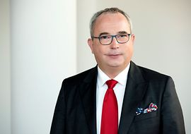 Porträt von Dr. Ulrich Stoll