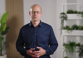  Porträtfoto von Jan Dittberner, Gruppenleiter Luftfahrt und Gebäudeausrüstung bei DIN.