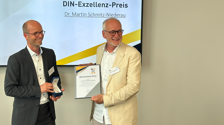 Überreichung des DIN-Exzellenz-Preises an Dr. Martin Schmitz-Niederau