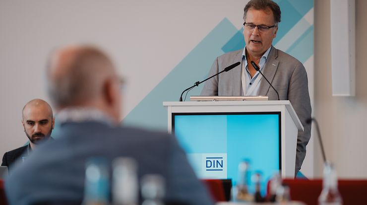 0256-DIN-Durchstarten-Konferenz-10-2025