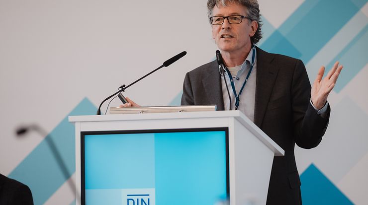 0469-DIN-Durchstarten-Konferenz-10-2025