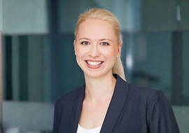 Porträt Annika Westera, Projektkoordinatorin im Bereich Strategische Kommunikation bei DIN.