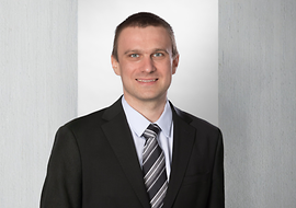 Porträt Dr.-Ing. Lukas Höhndorf, Programm-Manager für KI-Konformitätsbewertung bei der IABG