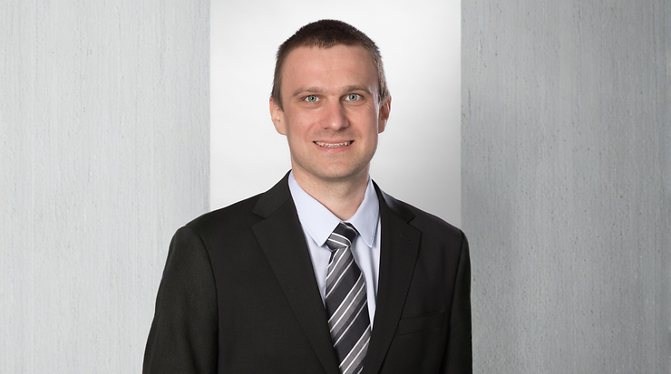 Porträt Dr.-Ing. Lukas Höhndorf, Programm-Manager für KI-Konformitätsbewertung bei der IABG