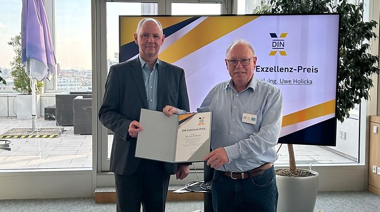 Überreichung des DIN-Exzellenz-Preis an Dipl.-Ing. Uwe Holicka
