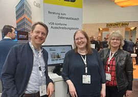 Andreas Frisch, Katharina Röder und Martina Kliemchen auf der digitalbau-Messe