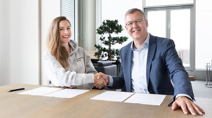 Adriana Groh und Christoph Winterhalter unterzeichnen MoU