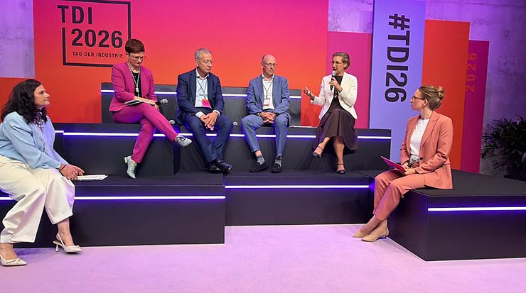 Foto von der Paneldiskussion zur Normung