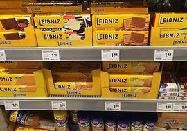 Preisangaben an einem Lebensmittelregal