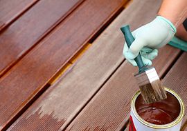 Behandlung von Holz mit Holzschutzmittel