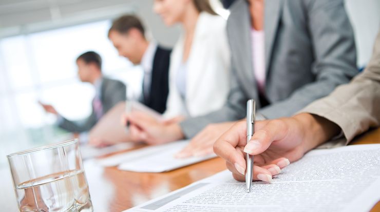 Menschen in einem Sitzungsraum